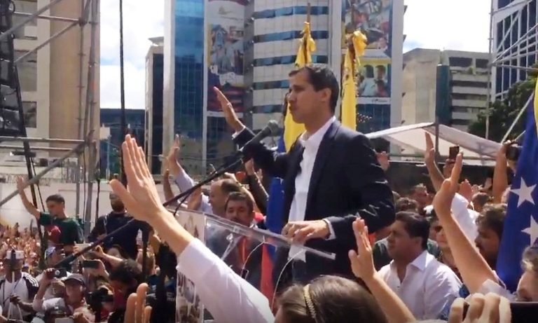 Juan Guaido se declara presidente interino de Venezuela.