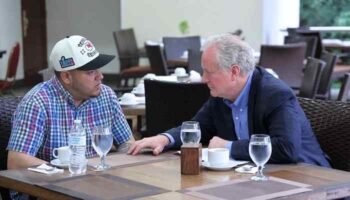 El Senador Van Hollen Desafía a la Administración Trump y a El Salvador por Deportación y Detención Erróneas