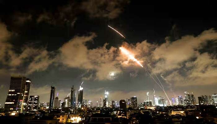 Israel e Irán intercambian ataques devastadores mientras el conflicto se intensifica hacia una posible guerra regional