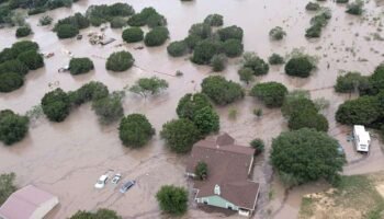 Devastadoras inundaciones en la región montañosa de Texas se cobran más de 100 vidas