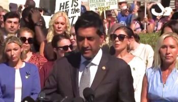 Sobrevivientes de Epstein rompen el silencio en el Capitolio y exigen la publicación completa del expediente